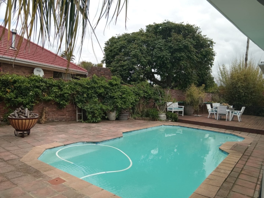 6 Bedroom Property for Sale in Gonubie Eastern Cape